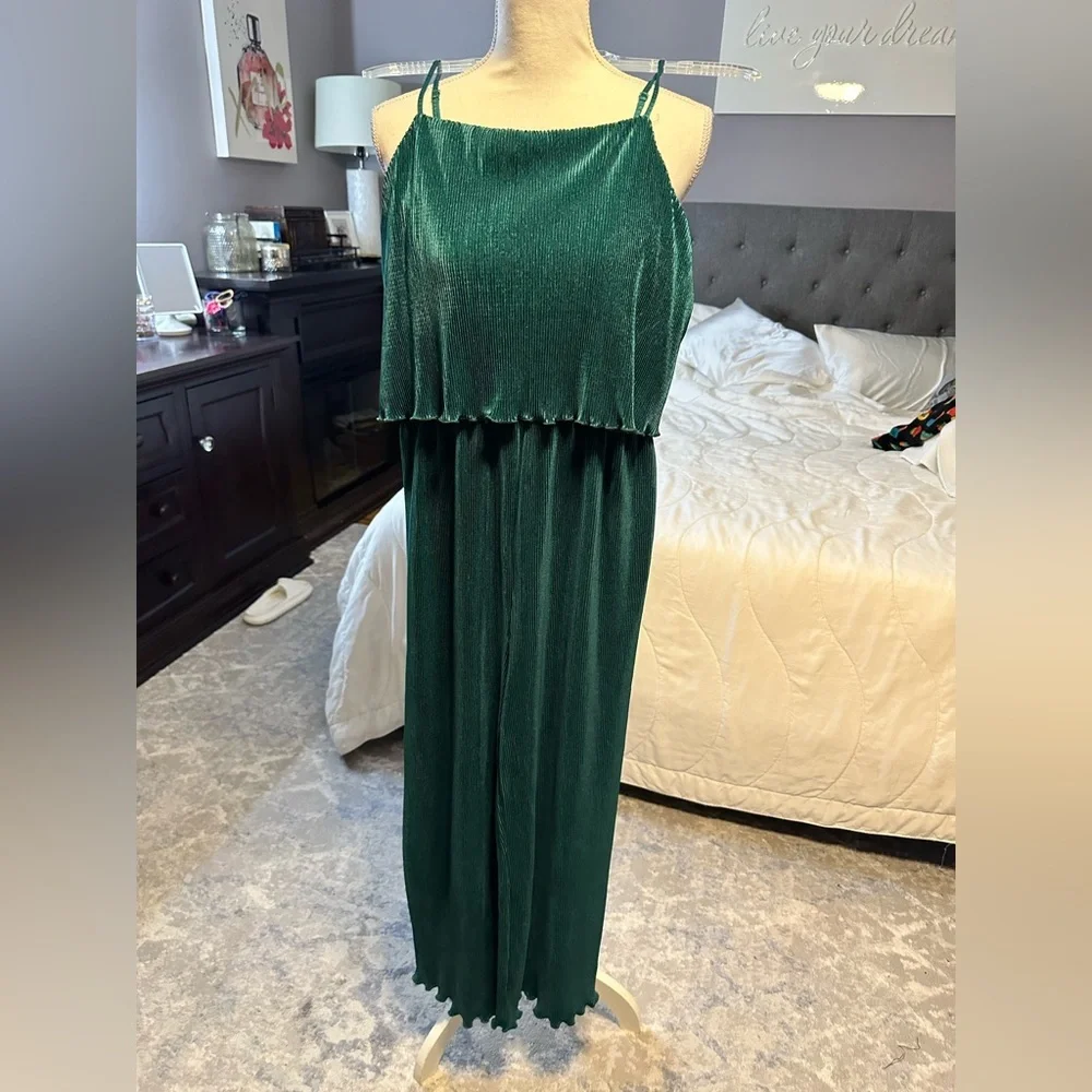 Elegant Green Jumpsuit - Picture 2 of 7
